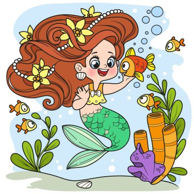 Uzun saçlı tatlı küçük deniz kızı, beyaz arka planda izole edilmiş balıklarla konuşuyor.