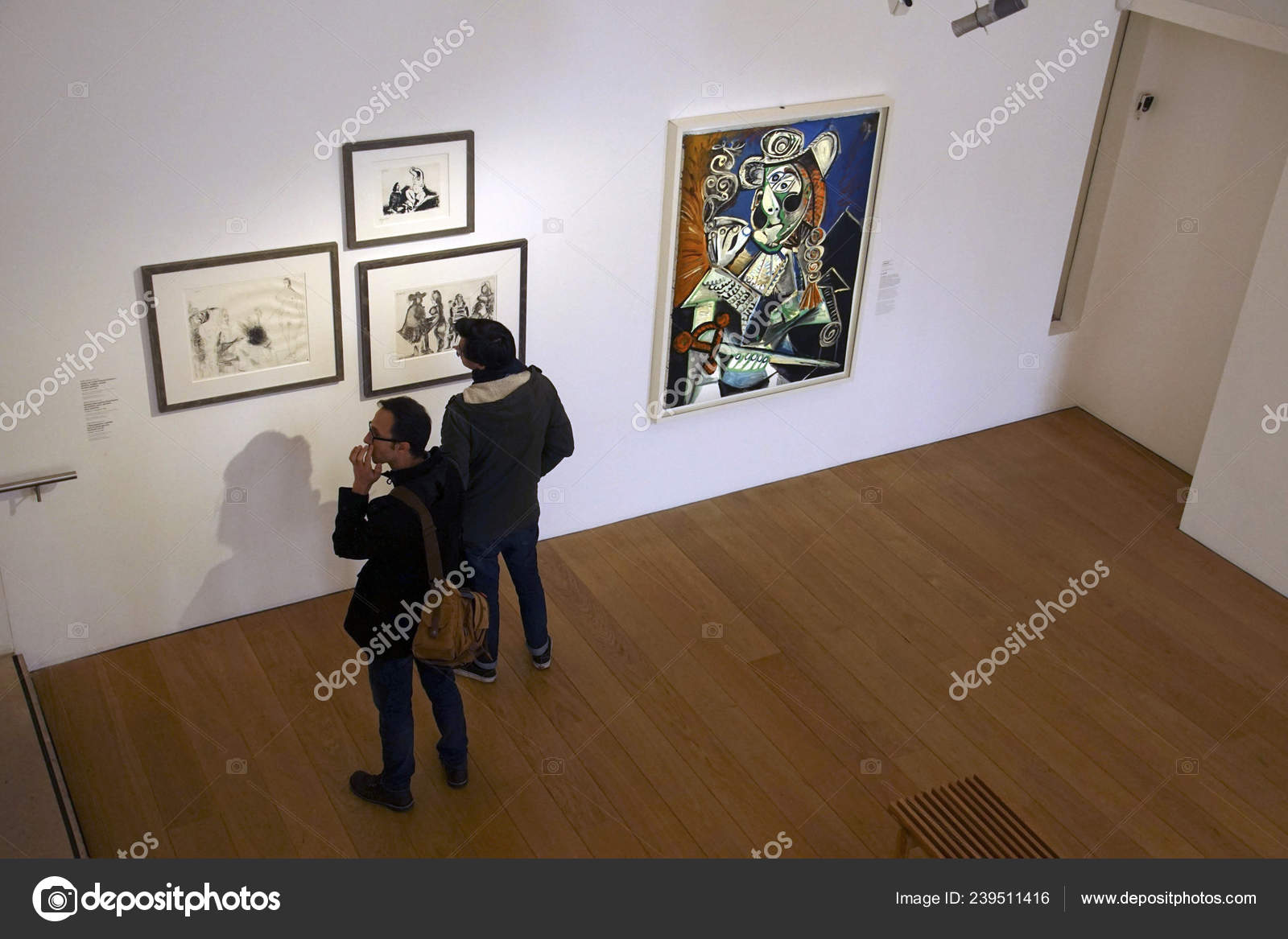 Paris Dec 2018 Visitors Examine Artworks Picasso National Museum