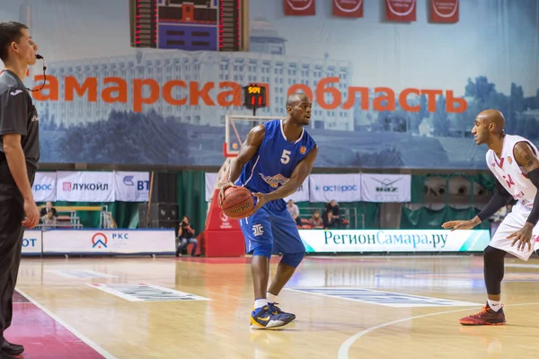 Samara Rusia Diciembre Azovmash Delantero Marcus Ginyard Con Pelota Durante — Foto de Stock