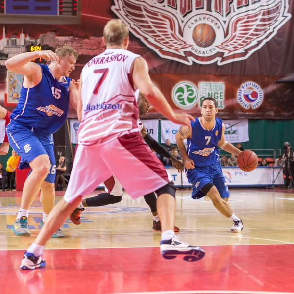 Samara Rusia Diciembre Azovmash Guard Derrick Low Conduce Canasta Durante — Foto de Stock