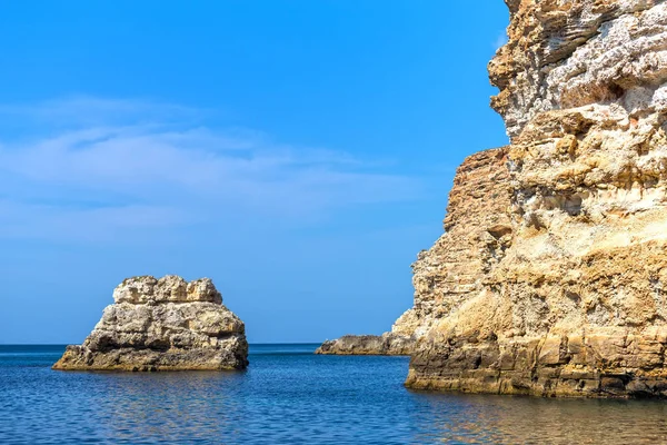 Felsige Insel Meer Der Nähe Der Felsigen Küste — Stockfoto