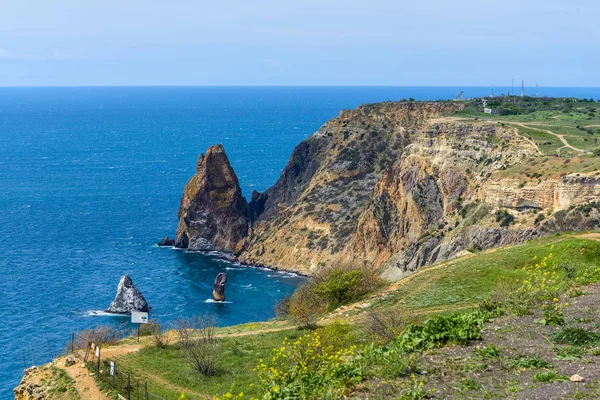 Felsen im Meer — Stockfoto