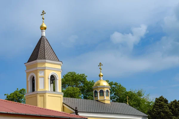 Cruces en las cúpulas de la Iglesia — Foto de Stock