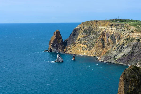 Felsen im Meer — Stockfoto