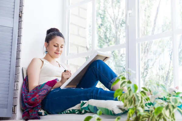 Female Artist Working Painting Bright Daylight Studio — Stock Photo, Image