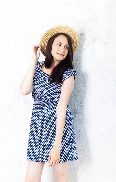 Beautiful Young Positive Girl Straw Hat Gray Wall — Stock Photo, Image