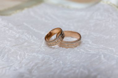 Düğün kavramı. Alyans kopya alanı ile yakın çekim.