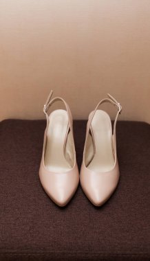 Düğün kavramı. Gelin düğün ayakkabıları. Tatil için hazırlık. Kopya alanı ile.