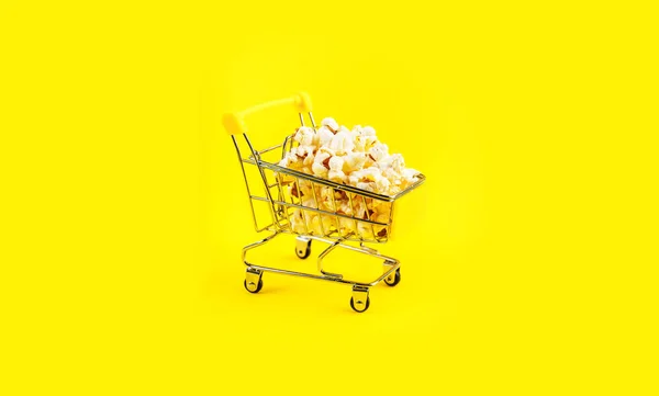 Popcorn Einkaufswagen Auf Rosa Hintergrund Von Oben — Stockfoto