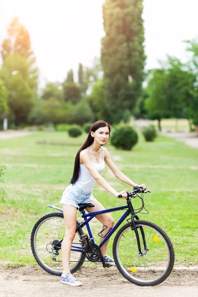 Beautiful Girl Riding Bicycle City Park Active People Outdoors — Stock Photo, Image