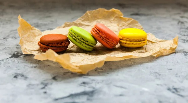 Group Several Fresh Colorful Traditional French Macaroon Pastry Cookies Brown — Stock Photo, Image