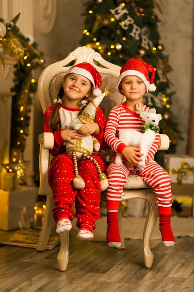 Happy Little Kids Matching Red Striped Pajamas Beautiful Living Room — Stock Photo, Image