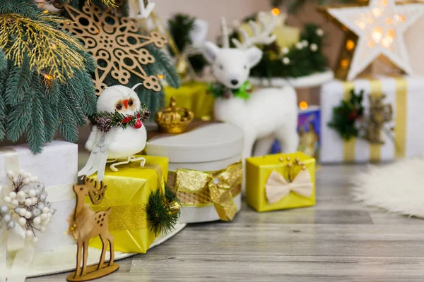 Caixas Natal Bonitas Sob Árvore Ano Novo Estilo Luz Elegante — Fotografia de Stock