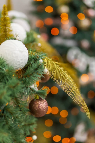 Hermoso Árbol Navidad Decorado Fondo Vacaciones —  Fotos de Stock