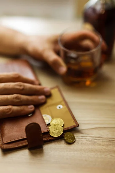 Man Drinks Alcohol Last Money Wrinkled Alcoholic Sits Brown Wooden — Stock Photo, Image
