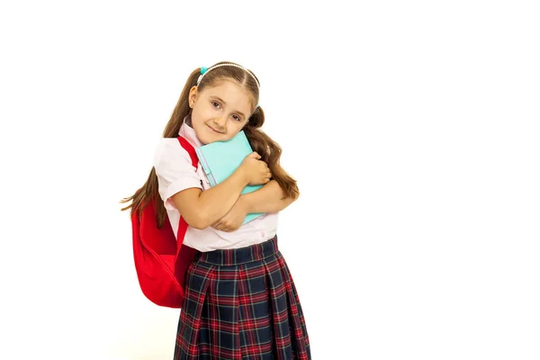 Retrato Una Colegiala Uniforme Con Mochila Abraza Libro Aislado Sobre — Foto de Stock