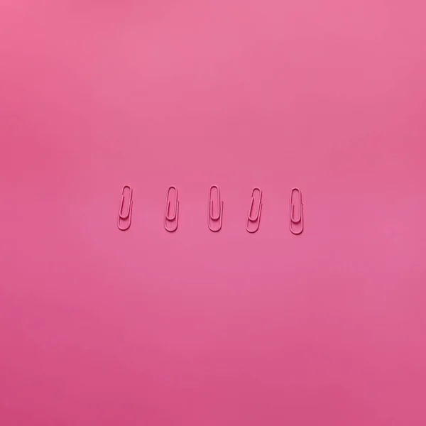 Μινιμαλιστικό Ροζ Φόντο Ροζ Συνδετήρες — Φωτογραφία Αρχείου