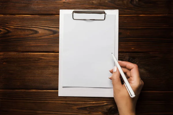 Mockup Met Hand Van Vrouw Met Witte Pen Zet Een — Stockfoto