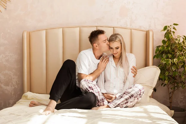 Pregnancy People Concept Happy Man Hugging Kissing Pregnant Woman Home — Stock Photo, Image