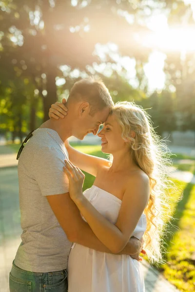 Happy Young Pregnant Couple Hugging City Park Bright Sunlight Soft — Stock Photo, Image