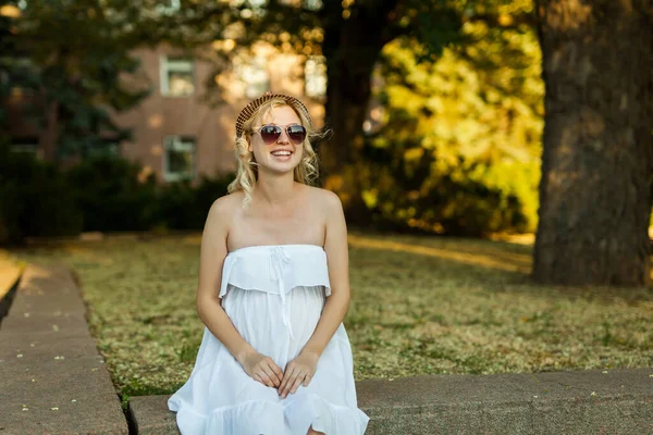 Portrait Smiling Pregnant Woman Siting Outdoor Wearing White Dress Sunglasses — Stock Photo, Image