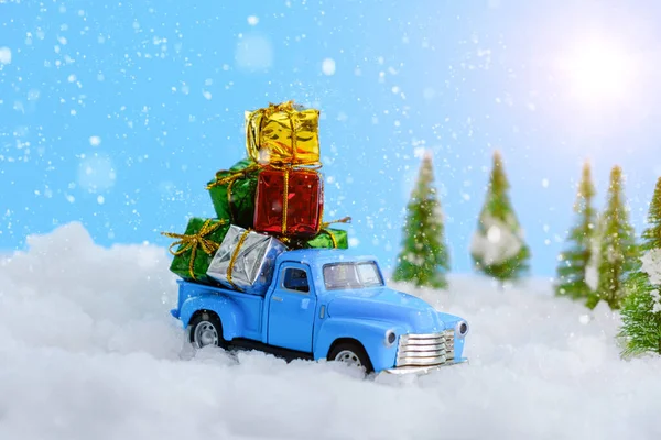 God Jul Träd Transportör Med Gåvor Till Alla Älsklingar Julafton — Stockfoto