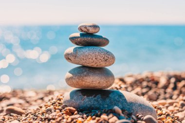 Deniz-spa kavramı - denge gevşeme pürüzsüz deniz zen taş yığını