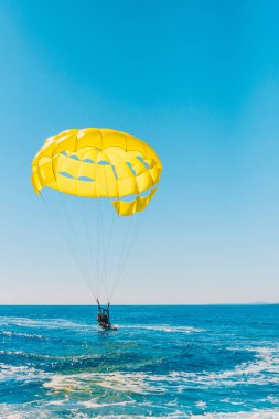 Su - paraşüt - güvenlik önlemleri üzerinde - acil bir paraşüt düştü