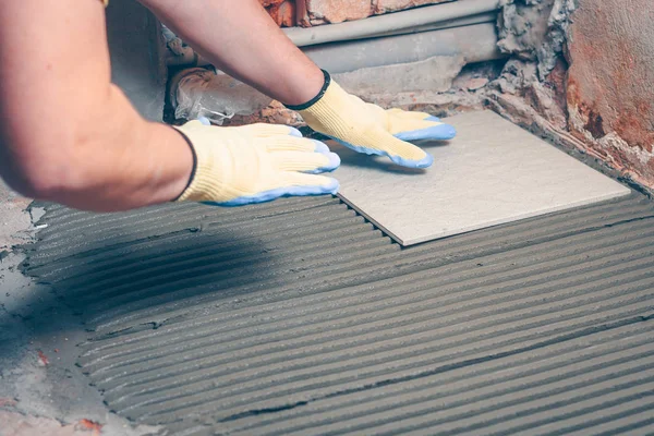 Kiremitçi karo yükleme bitirme ve işleri bakan yerde gerçekleştirir.