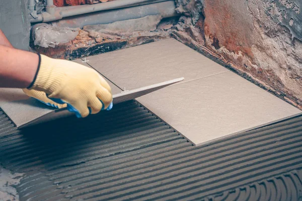 Kiremitçi karo yükleme bitirme ve işleri bakan yerde gerçekleştirir.