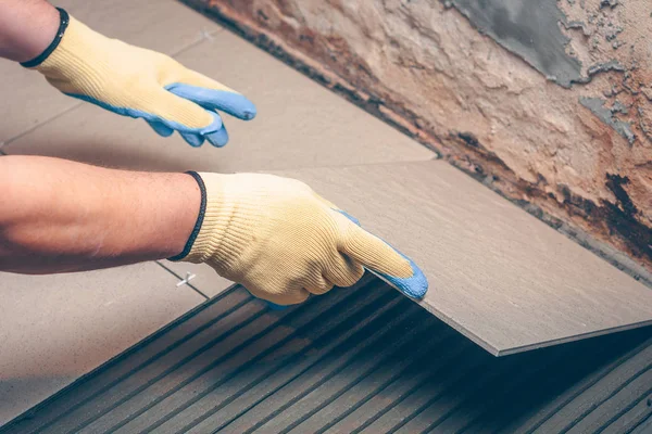 Kiremitçi karo yükleme bitirme ve işleri bakan yerde gerçekleştirir.