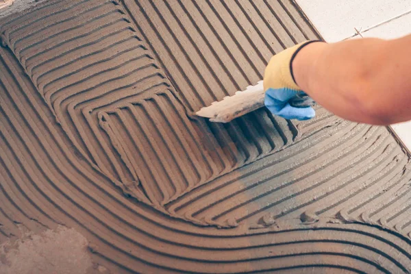 Tiler Applies Glue Notched Trowel — Stock Photo, Image