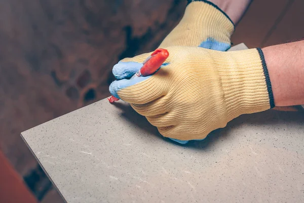 Çini karo yer işareti tarafından kesme işaretleri