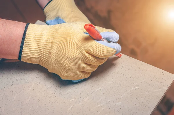 Çini karo yer işareti tarafından kesme işaretleri