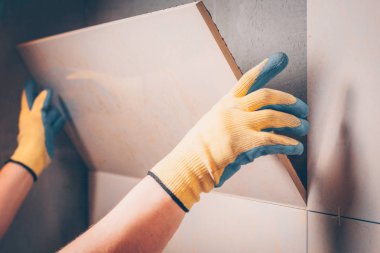 Çalışma kiremitçi pahalı sigorta primi-sınıf taşta, profesyonel teknoloji ve çok yetenekli kiremit çalışma duvara monte edilir