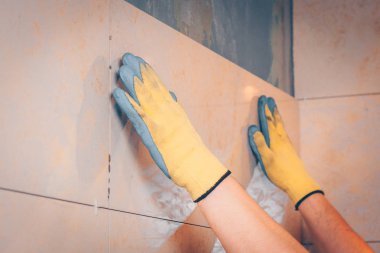 Çalışma kiremitçi pahalı sigorta primi-sınıf taşta, profesyonel teknoloji ve çok yetenekli kiremit çalışma duvara monte edilir