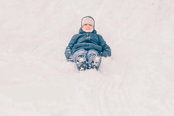 Schlittschuhlaufen Vom Berg Auf Schlitten Winterliches Schneetreiben — Stockfoto