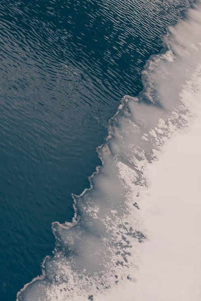 Річка Межує Льодом Зимова Морозна Погода — стокове фото