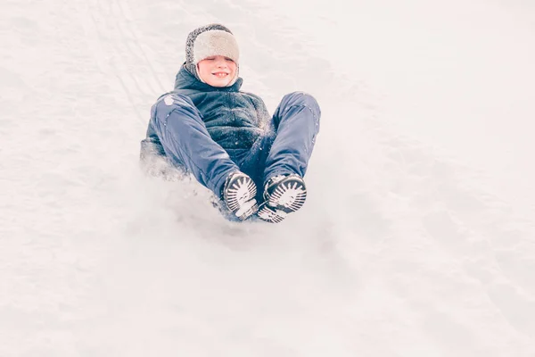 Patinando Montanha Trenós Inverno Neve Tempo Gelado — Fotografia de Stock