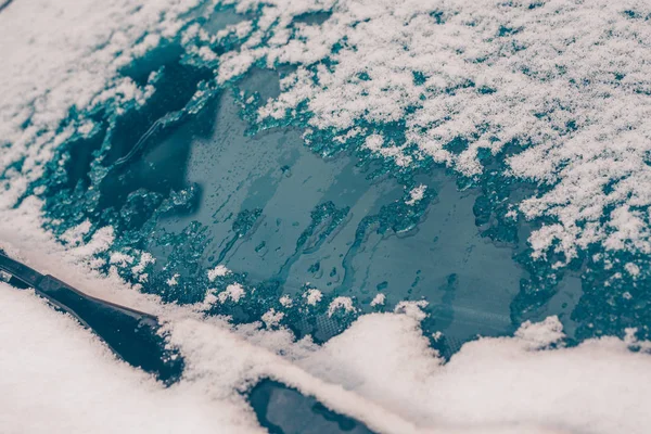 Pierwszy Dzień Wiosny Śnieg Topi Się Słońcu Śnieżna Mroźna Zima — Zdjęcie stockowe