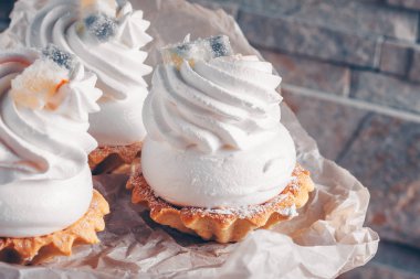 Fırın kağıdı, yakın çekim, trend tonlama kahvaltı için taze hamur işleri