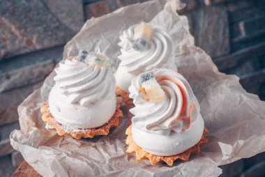 Taze pasta sadece kahvaltı için pişmiş, çay tedavi, seçici odak, trend tonlama