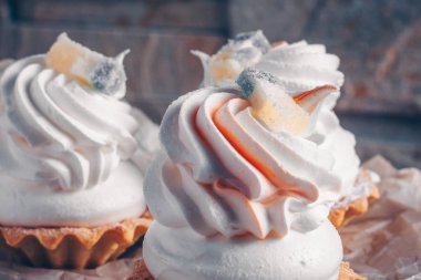 Taze pasta sadece kahvaltı için pişmiş, çay tedavi, seçici odak, trend tonlama