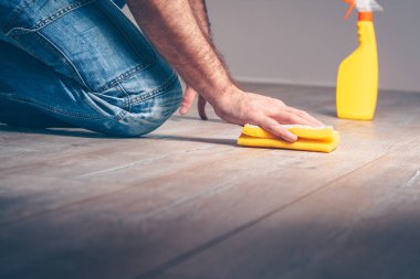 Parke döşeme temizleme ve parlatma için aletler