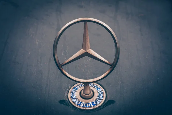 Mińsk Białoruś Marca 2018 Emblemat Mercedes Benz Zbliżenie Kaptur Gwiazda — Zdjęcie stockowe