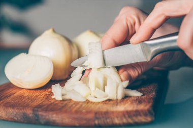 Pişirir kırıntılar Soğan kesme