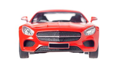 Kırmızı oyuncak araba modeli ön görünüm, spor coupe vücut, seçici odak, beyaz arka plan izole