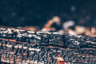 Şömine yakın çekim smoldering giriş