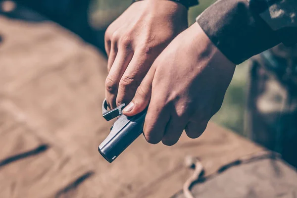 Instructor Shows How Disassemble Assemble Makarov Pistol — Stock Photo, Image