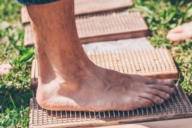 Tırnaklar üzerinde bacaklar, geleneksel tıp ve yoga